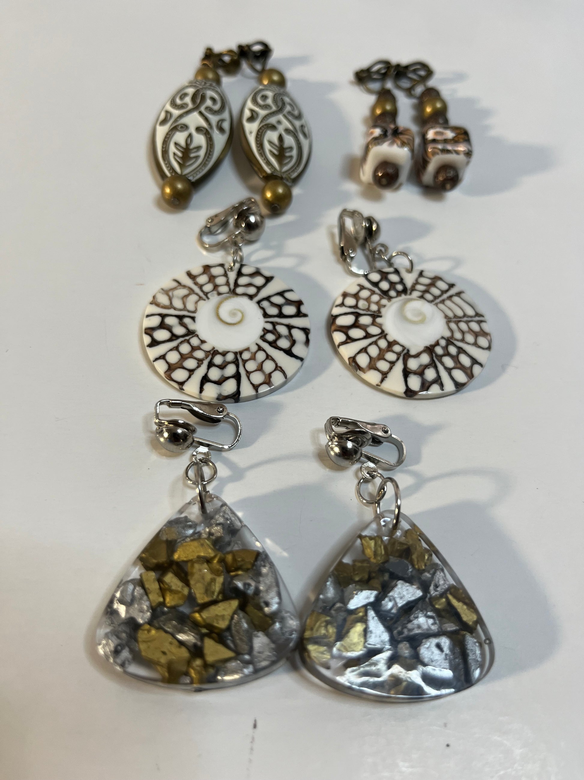 Mother of Pearl Resin Clip On Earrings 4 Pair Dangle2-3" Boho Hippie USA Made F5